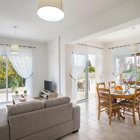 In Sleeps 6 Includes Swimming Pool And Air Con 9 3 Βίλα Κούκλια