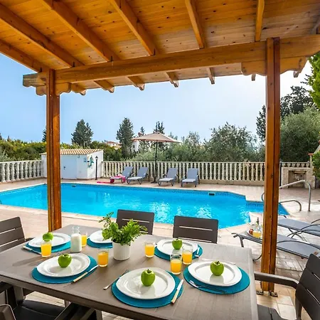 Βίλα In Sleeps 6 Includes Swimming Pool And Air Con 9 3 *