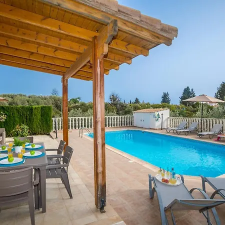 In Sleeps 6 Includes Swimming Pool And Air Con 9 3 Βίλα
