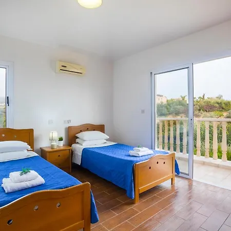 In Sleeps 6 Includes Swimming Pool And Air Con 9 3 Villa