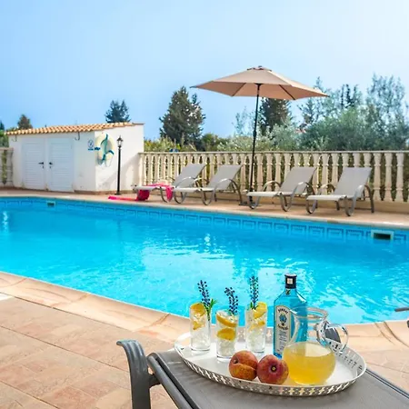 In Sleeps 6 Includes Swimming Pool And Air Con 9 3 Villa