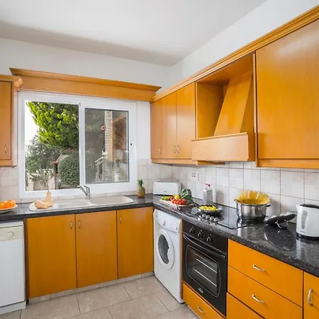 Villa In Sleeps 6 Includes Swimming Pool And Air Con 9 3 Kouklia