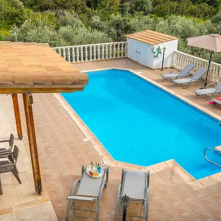 In Sleeps 6 Includes Swimming Pool And Air Con 9 3 *
