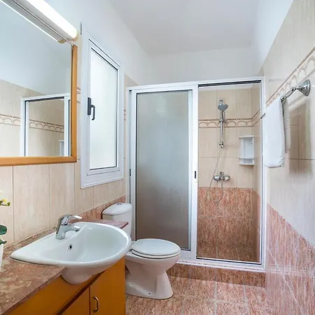 Villa In Sleeps 6 Includes Swimming Pool And Air Con 9 3 *