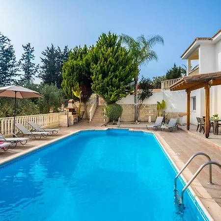 In Sleeps 6 Includes Swimming Pool And Air Con 9 3 * Kouklia